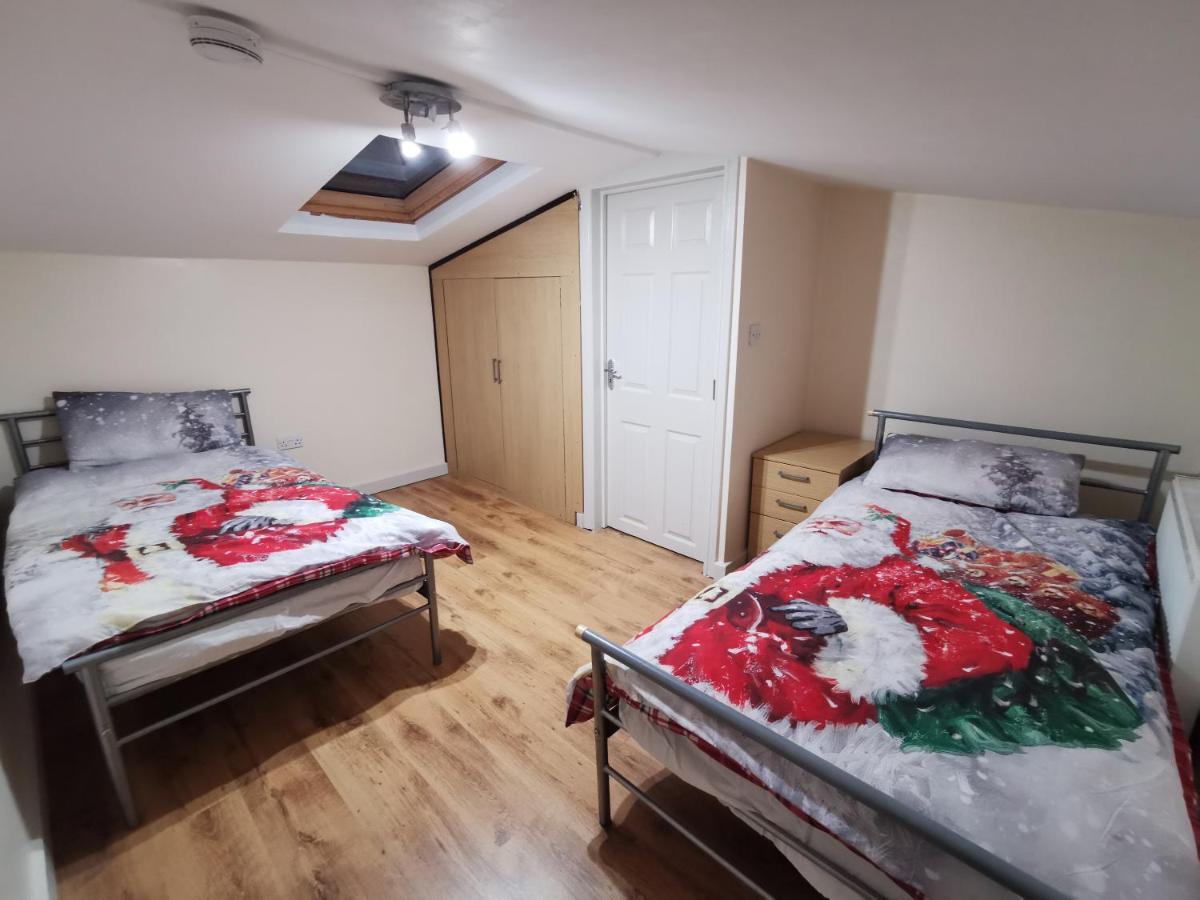 אדמונטון Palaz 1 - 2 Bedroom Garden Flat מראה חיצוני תמונה