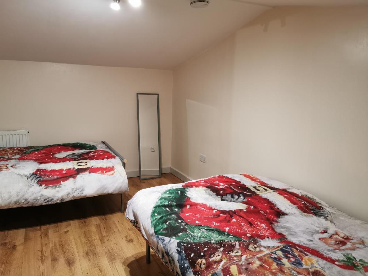 אדמונטון Palaz 1 - 2 Bedroom Garden Flat מראה חיצוני תמונה